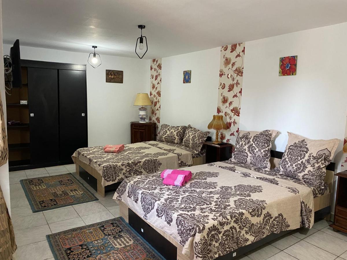 Camere De Inchiriat Maria 코르부 외부 사진